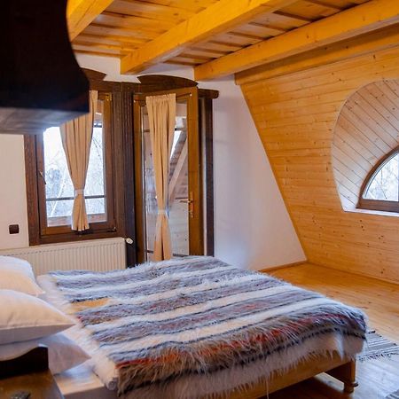 Hotel Conacul Drahneilor Ruscova Zewnętrze zdjęcie